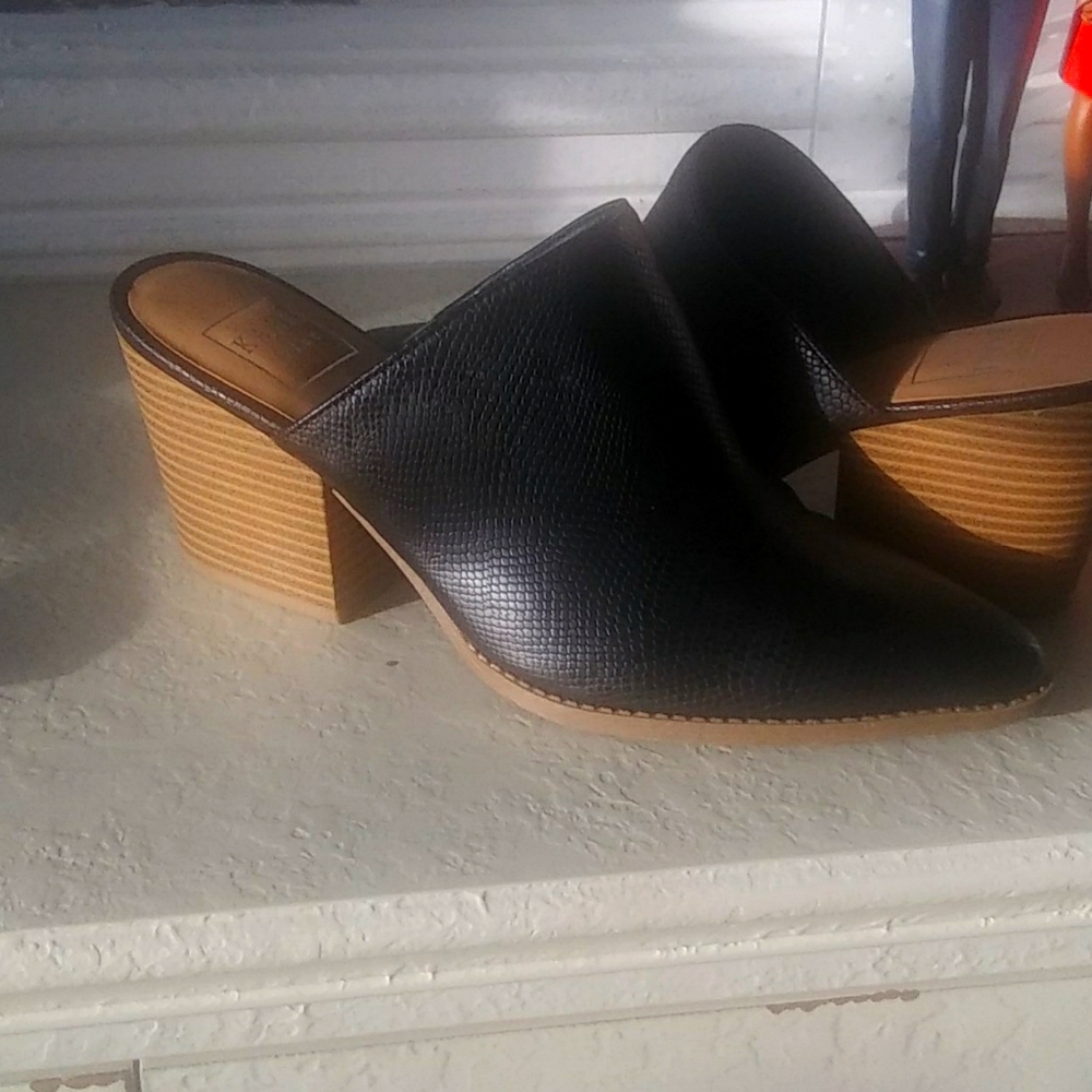 Kari blue shoe.
